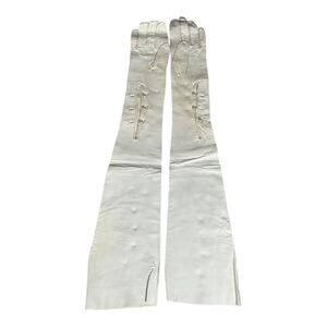 Vintage Mantessa Long White Opera Gloves Antique Soft Perl Clasp Detail X-Small